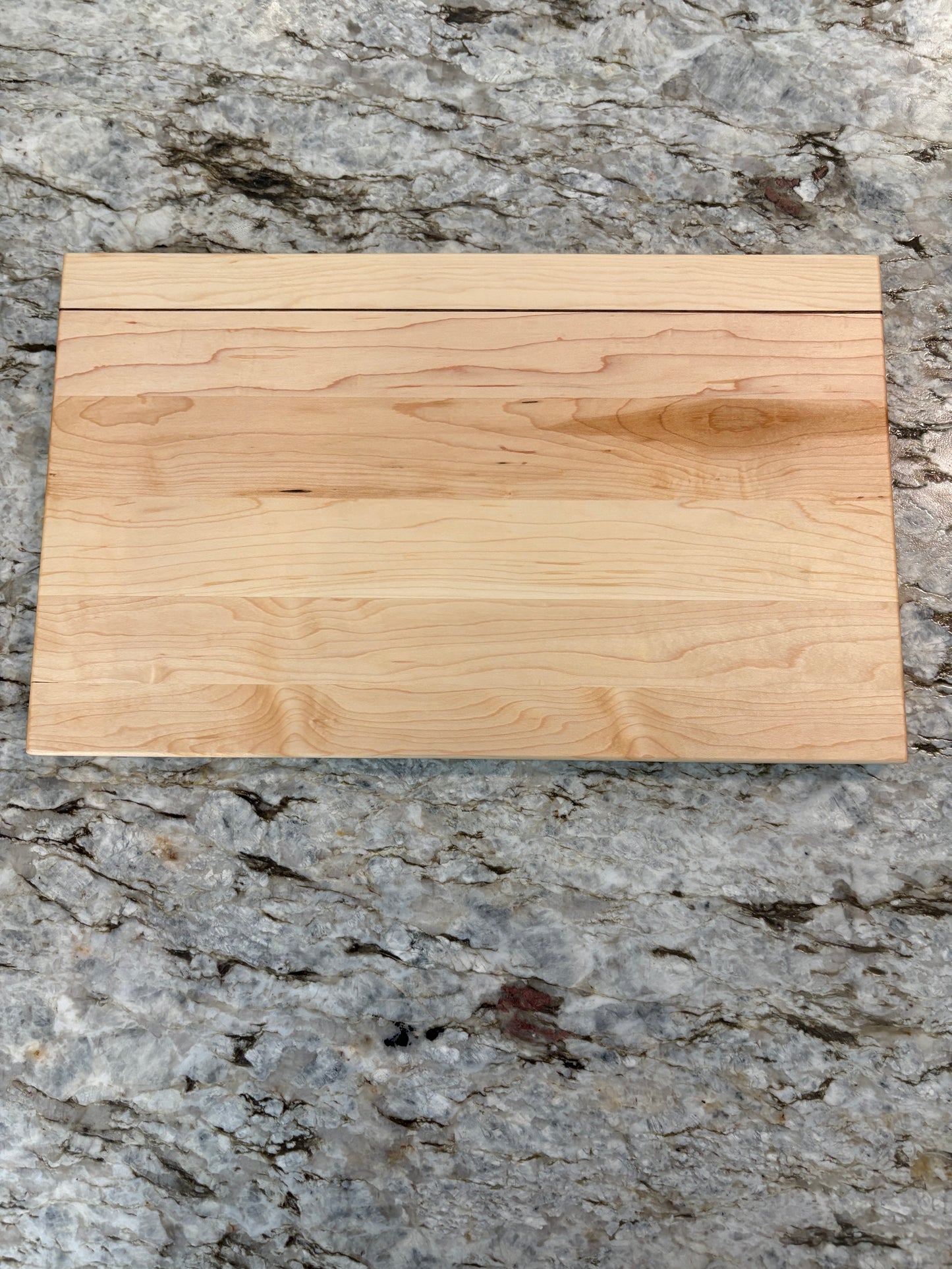 Maple face grain cutting board with Sapele accent
