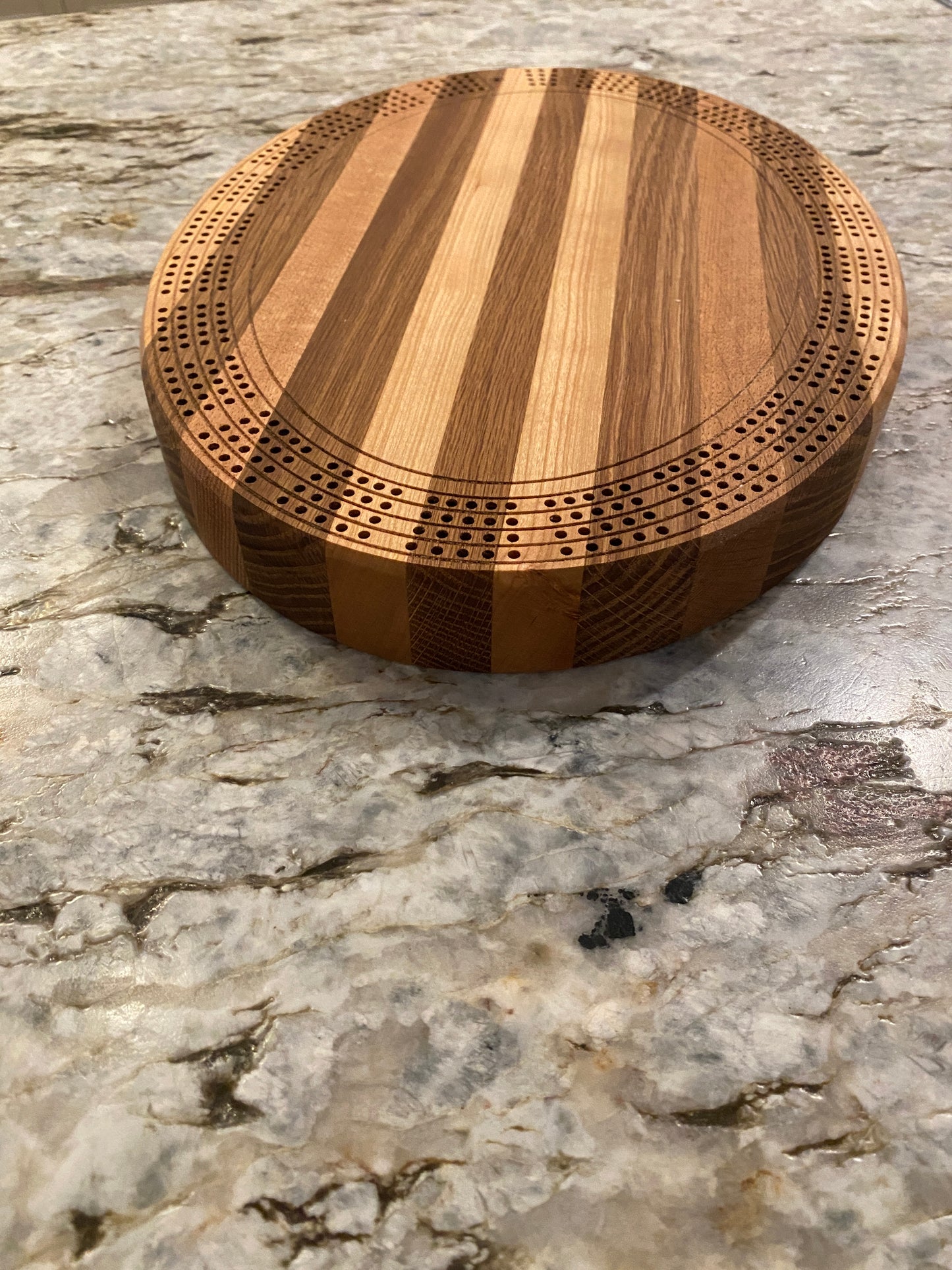 Cribbage board - Cherry and Oak (Customizable) - 4 lane