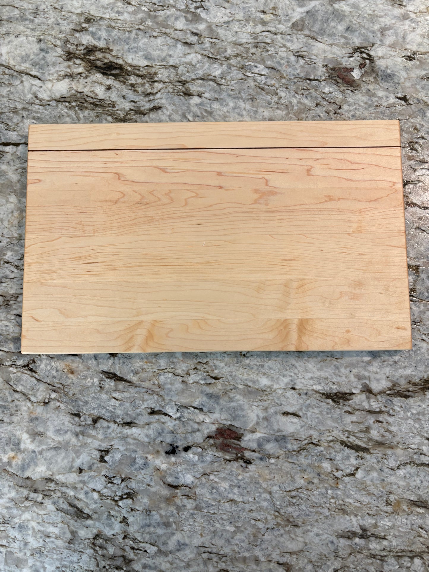 Maple face grain cutting board with Sapele accent