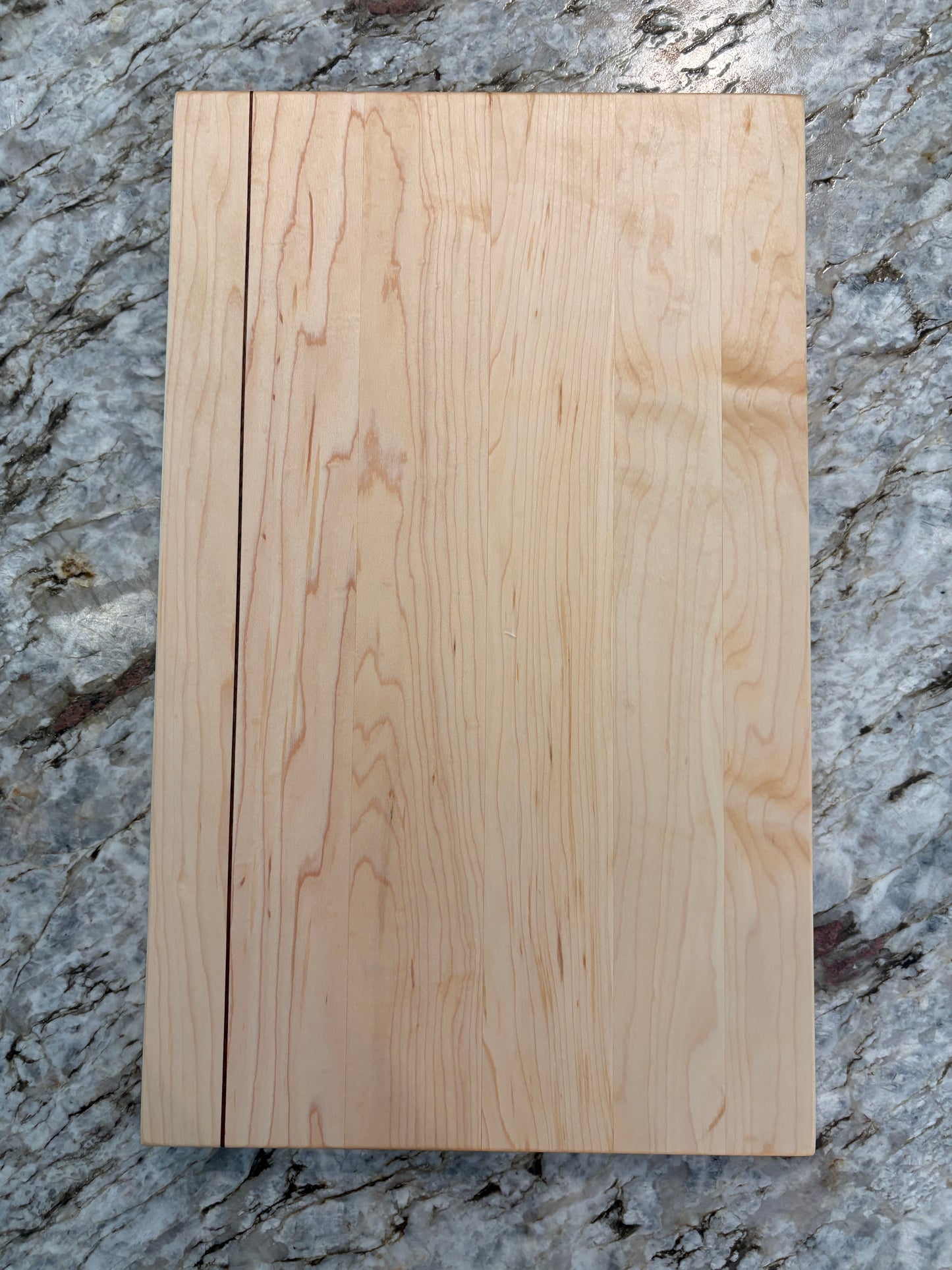 Maple face grain cutting board with Sapele accent