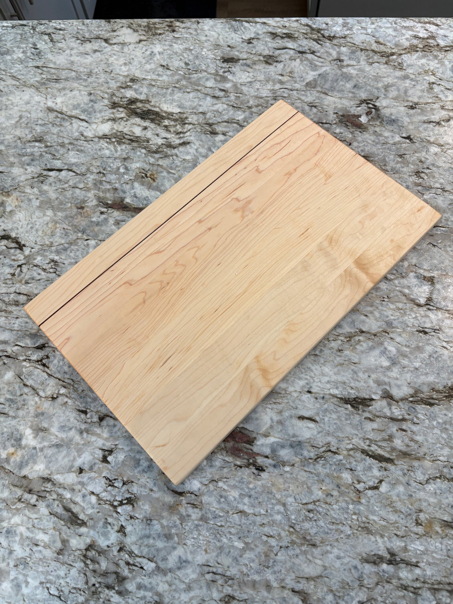 Maple face grain cutting board with Sapele accent