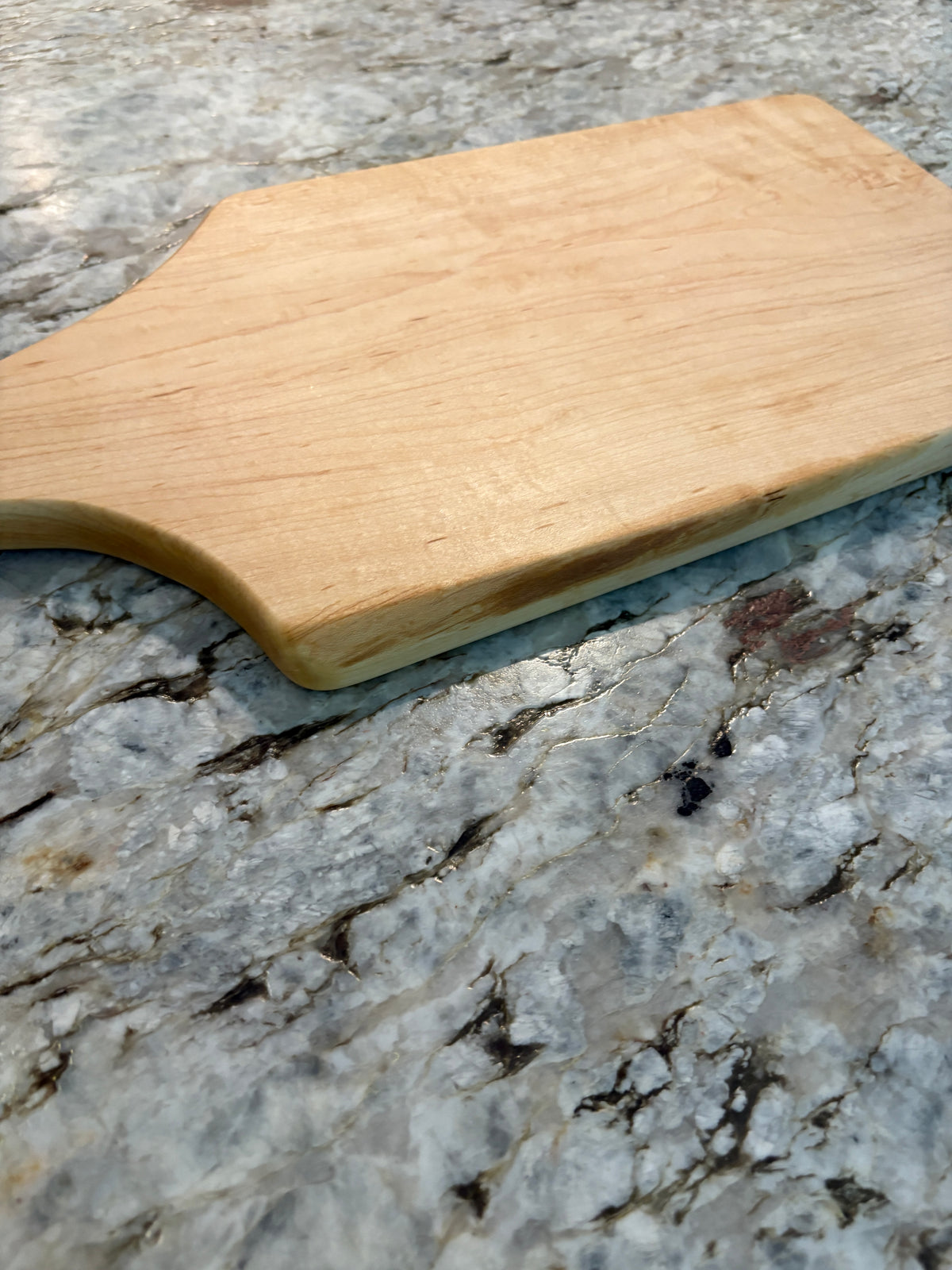Classic Maple charcuterie board with oval handle